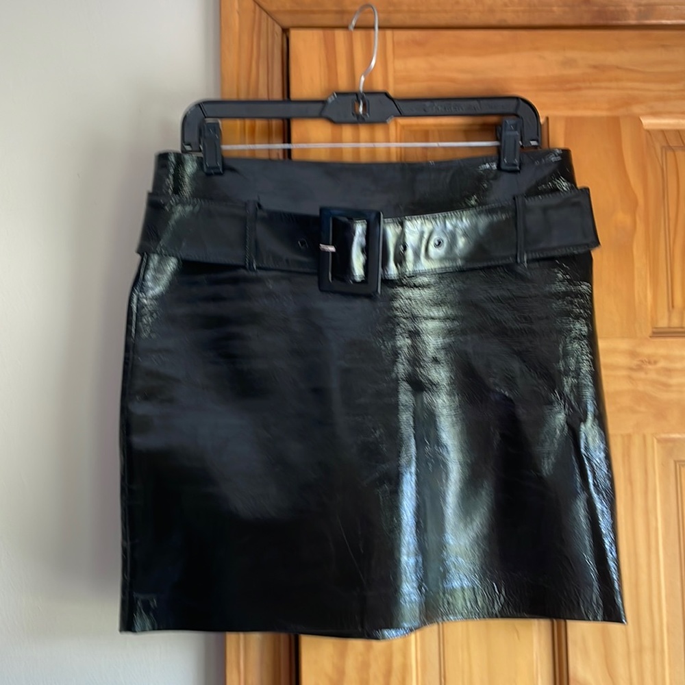 Cache shiny leather skirt